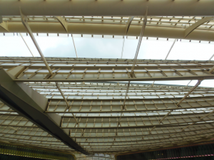 Le toit de la Canopée fait de panneaux récupérateurs d'eau de pluie qui vont alimenter le parc de Châtelet.